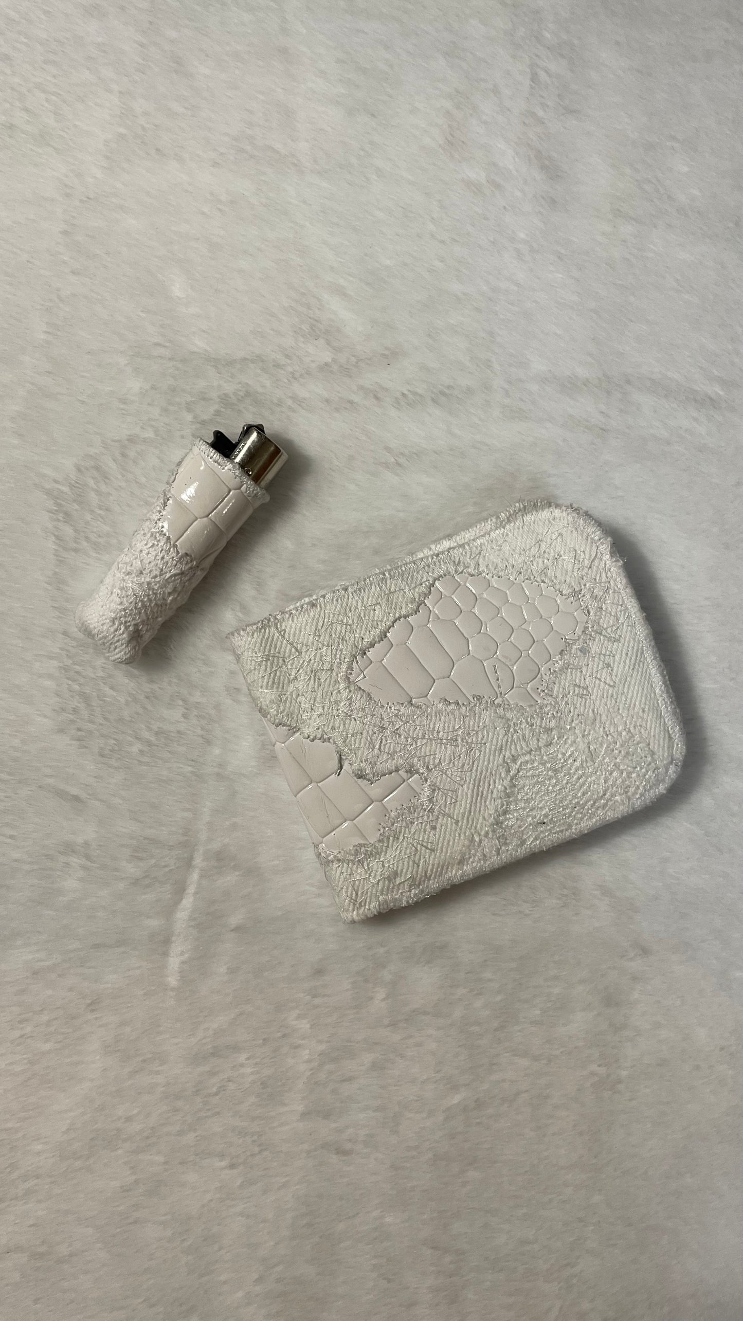 Allwhite hybrid wallet