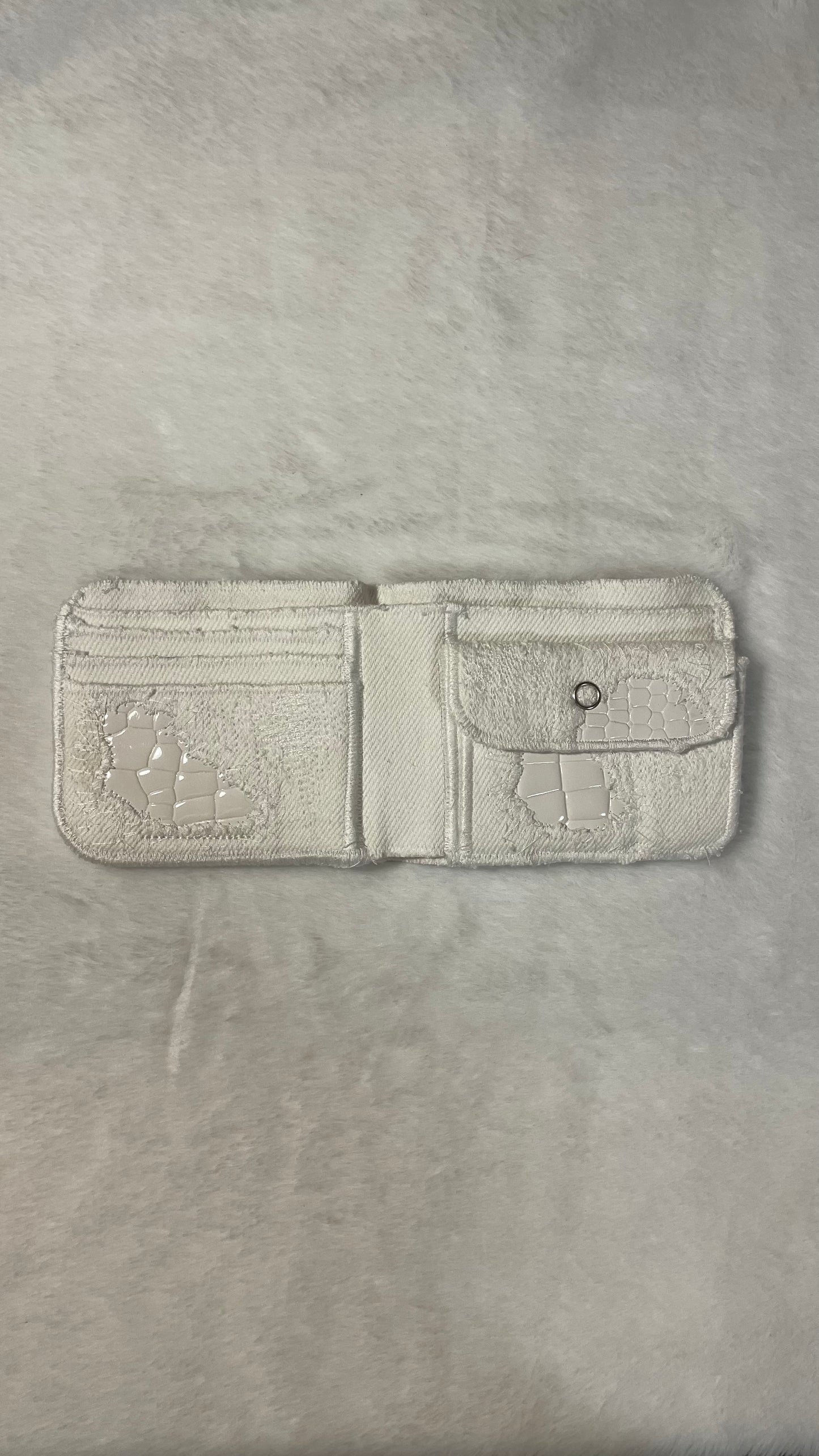Allwhite hybrid wallet