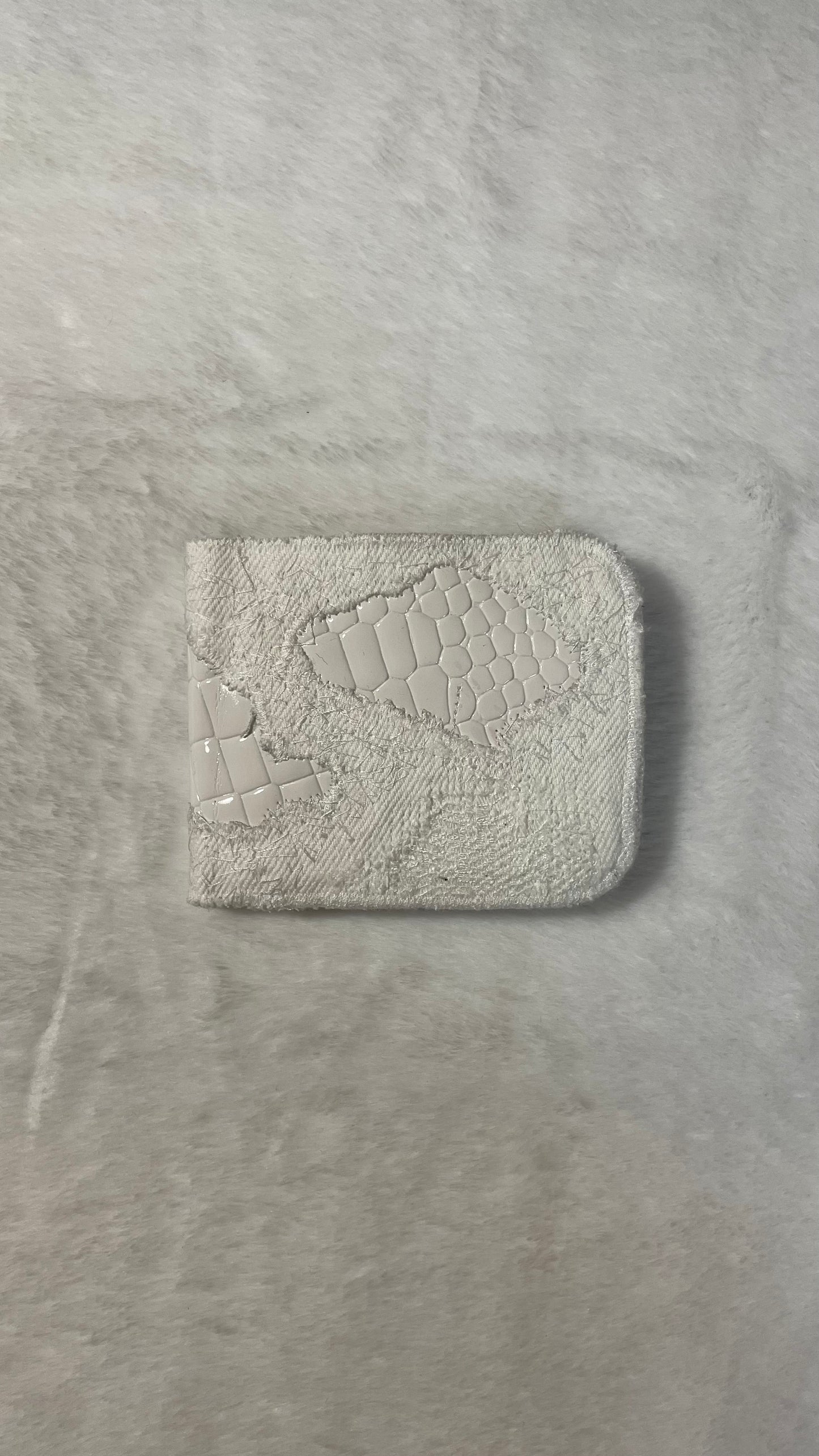 Allwhite hybrid wallet