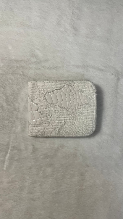 Allwhite hybrid wallet
