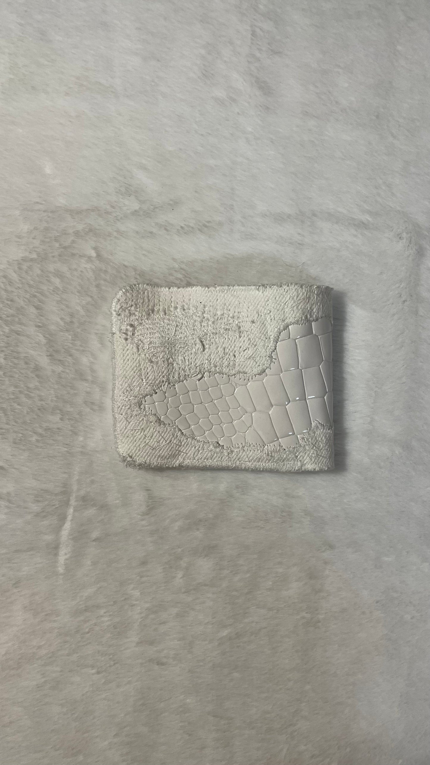 Allwhite hybrid wallet