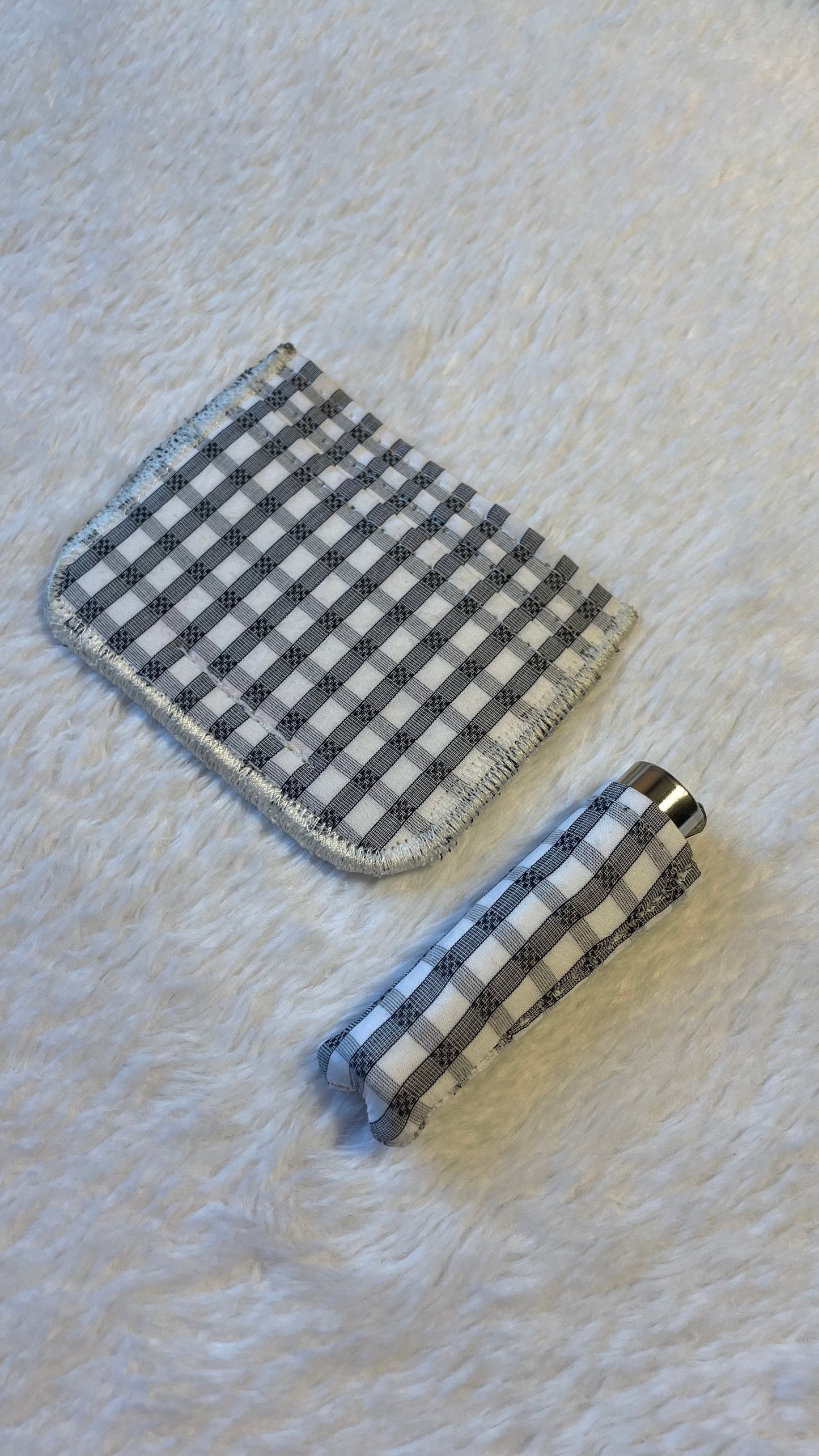Flannel cardholder 8