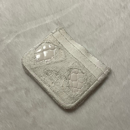 Allwhite hybrid cardholder