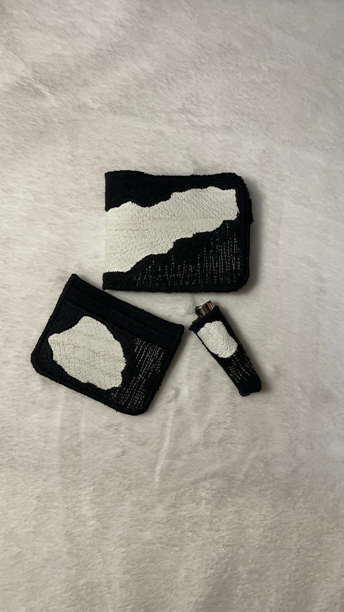 Black and white lighter sleeve