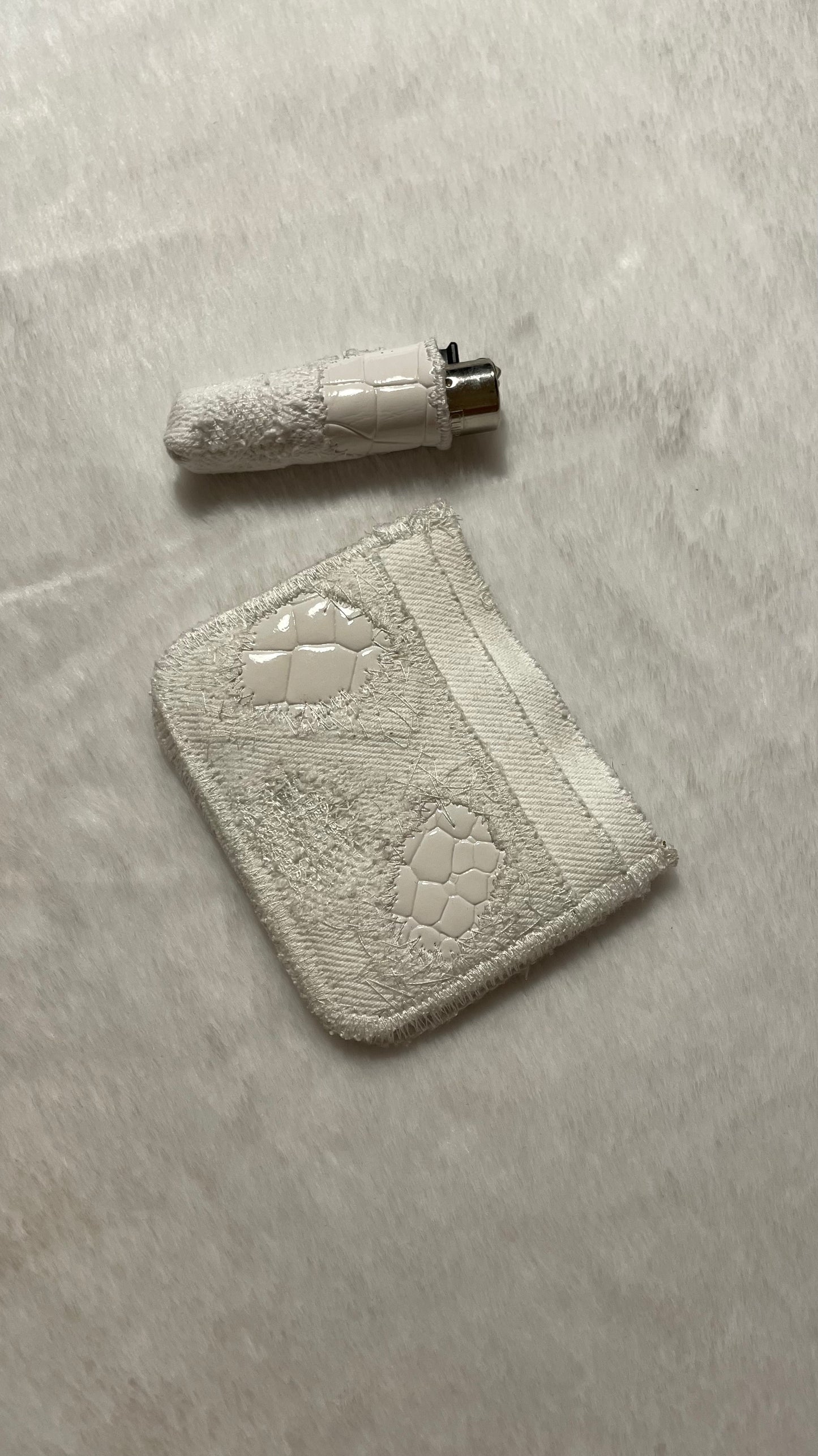 Allwhite hybrid cardholder